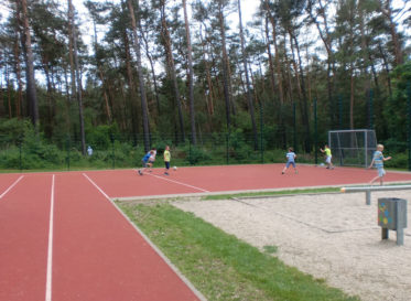 Laufbahn und Fußballplatz